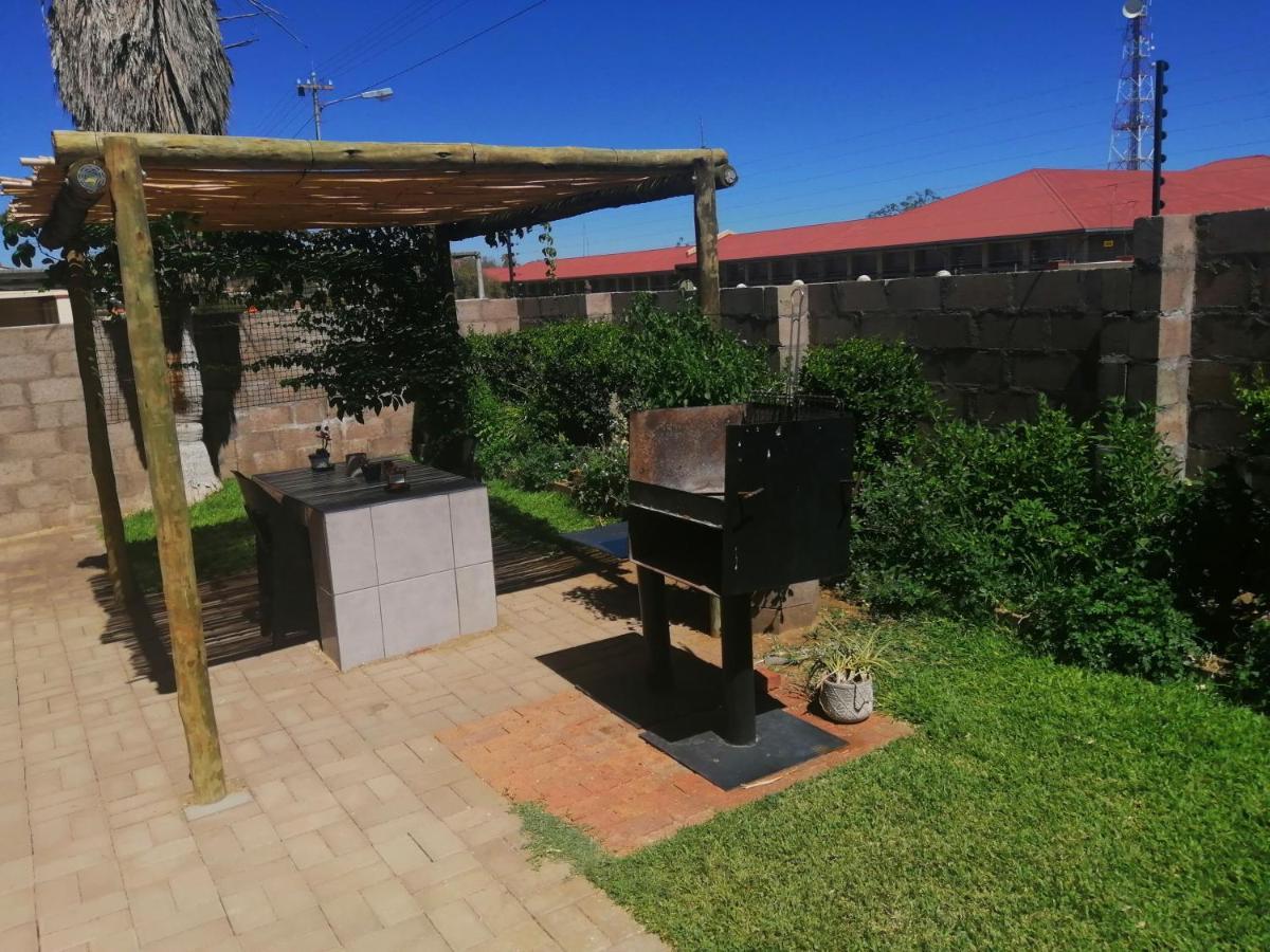 Keetmanshoop Self-Catering Hotel ภายนอก รูปภาพ