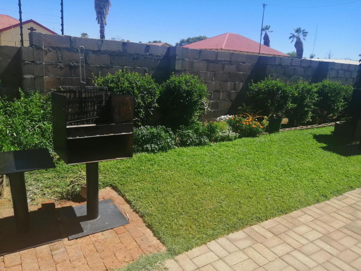 Keetmanshoop Self-Catering Hotel ภายนอก รูปภาพ