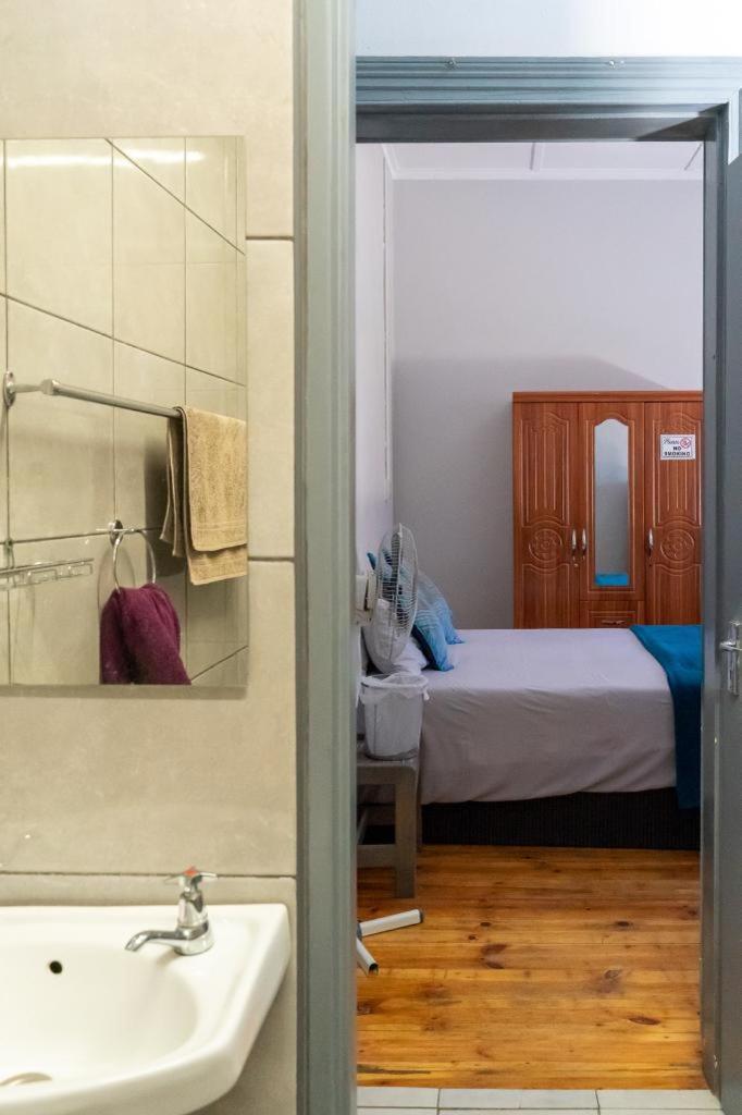 Keetmanshoop Self-Catering Hotel ภายนอก รูปภาพ